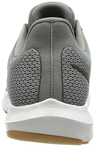 Nike Quest 2, Running Shoe Hombre, Gris Humo/Gris Humo Oscuro/Polvo Fotón, 42 EU