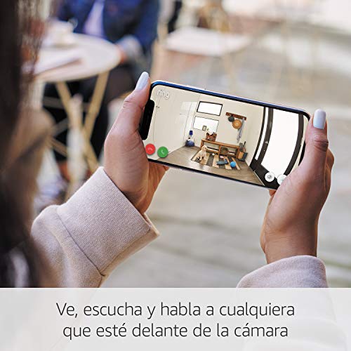 Ring Indoor Cam, cámara de seguridad compacta, con alimentación por cable, HD, comunicación bidireccional, compatible con Alexa | Incluye 30 días gratis del plan Ring Protect | Negro