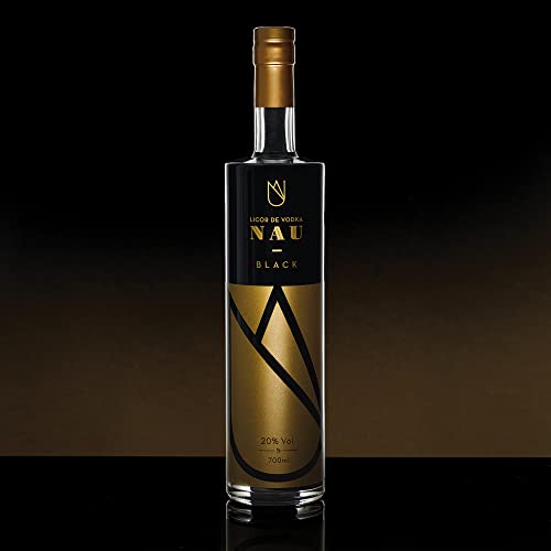 VODKA NAU PURA BLACK, incomparable con aroma a frutos del bosque color negro con matices verdosos, aroma fresco a frutos rojos, mora y frambuesa, sabor dulce, suave y equilibrado.