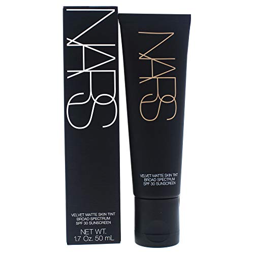 Nars Base Aterciopelada Mate Amplio Espectro FPS 30 - Tierra-Nueva 1.7oz