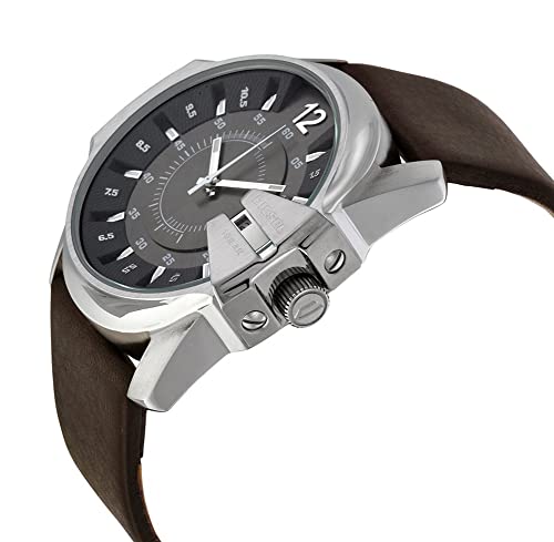 Reloj Diesel Master Chief de tres manecillas para hombre, tamaño de la caja 46 mm, reloj de acero inoxidable con correa de cuero