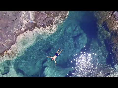La belleza natural de la playa del Charco de los Clicos en Lanzarote