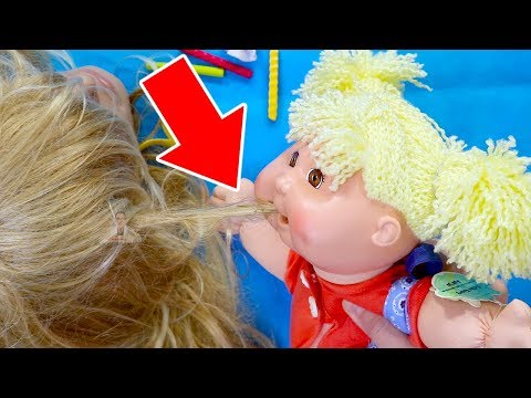 El significado de llevar una goma de pelo en la muñeca